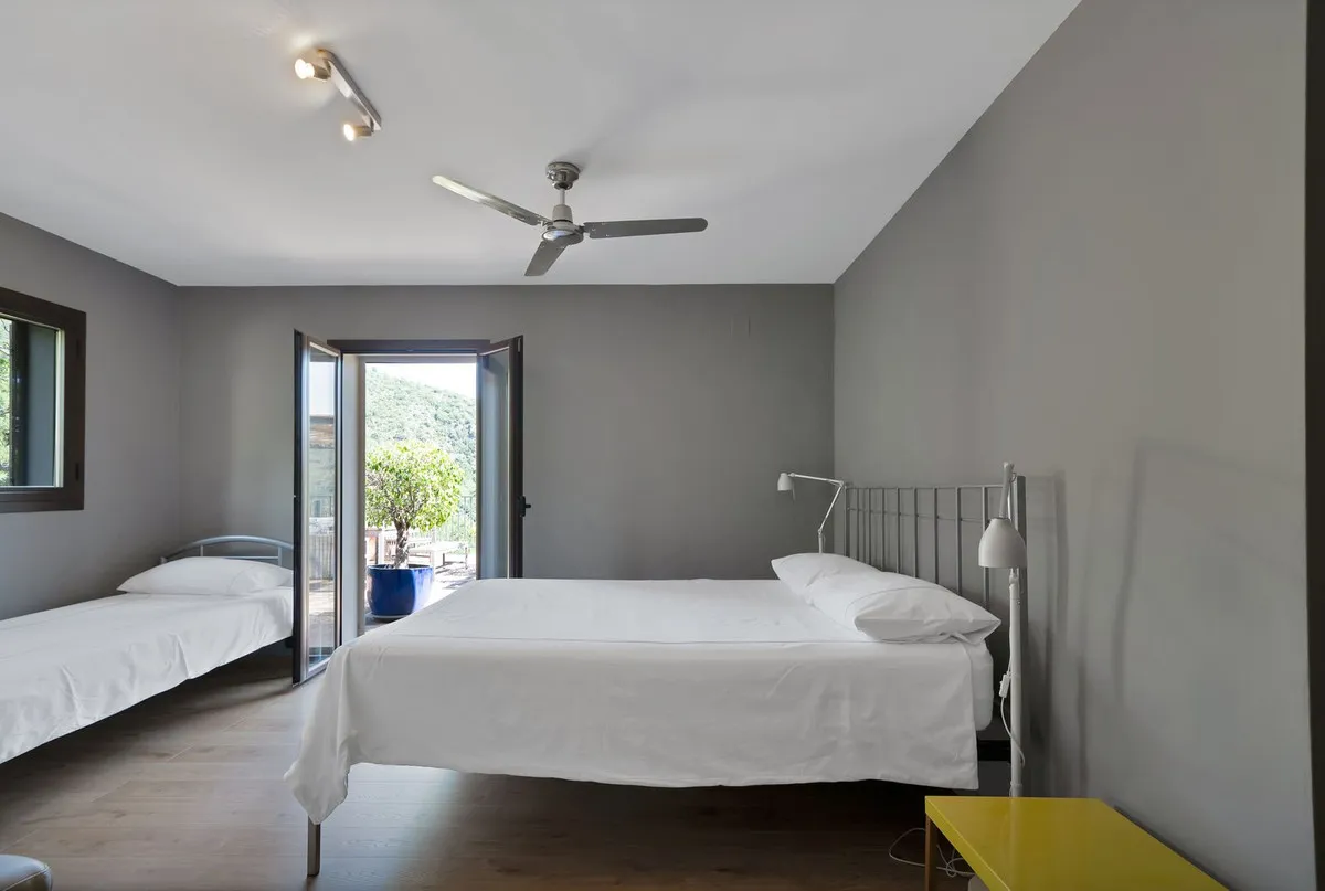 dd02924e-d21c-49c0-a33b-cfd3e8a0e03f