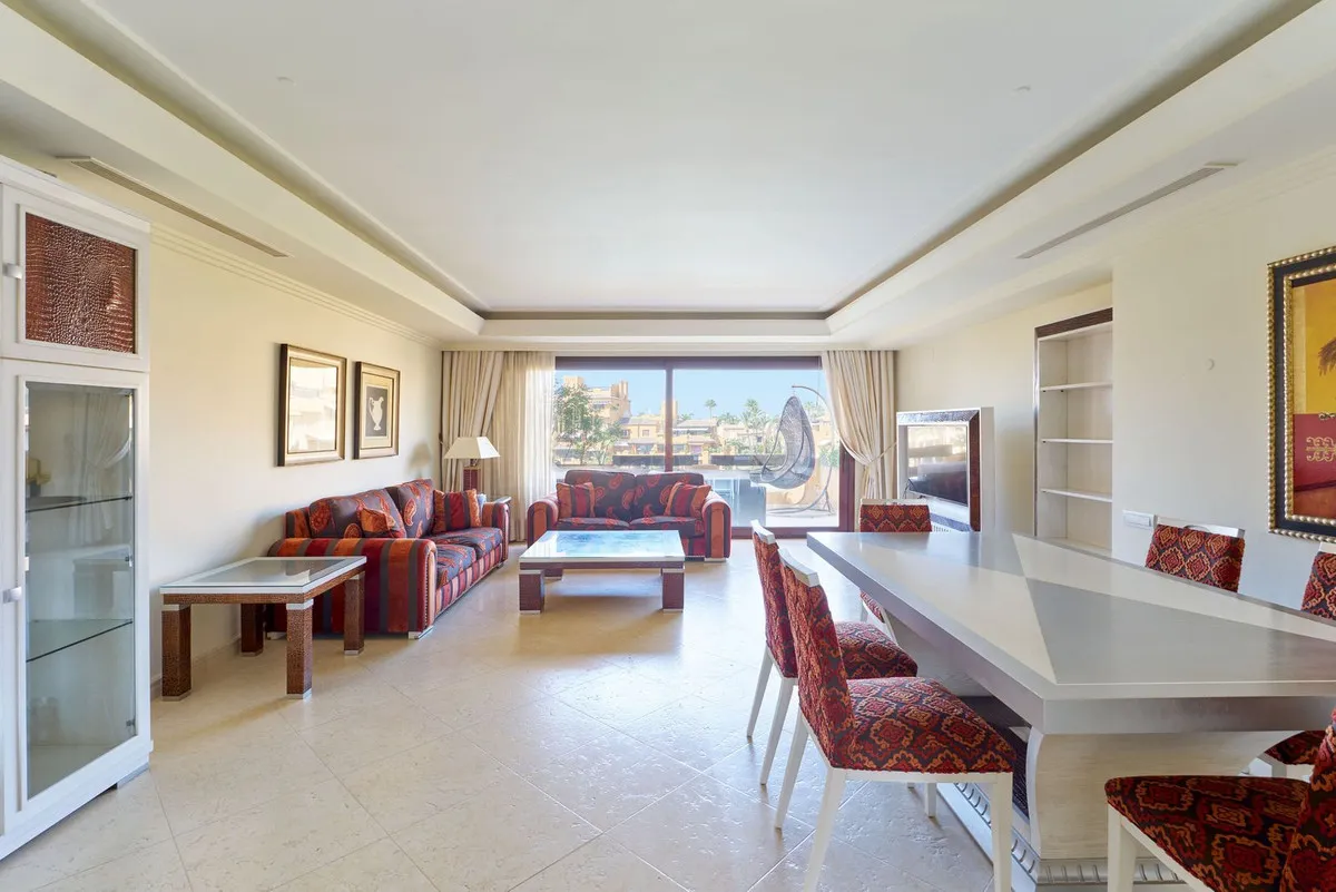 5dce7def-0bae-4eb8-b8ae-5c958fca340b