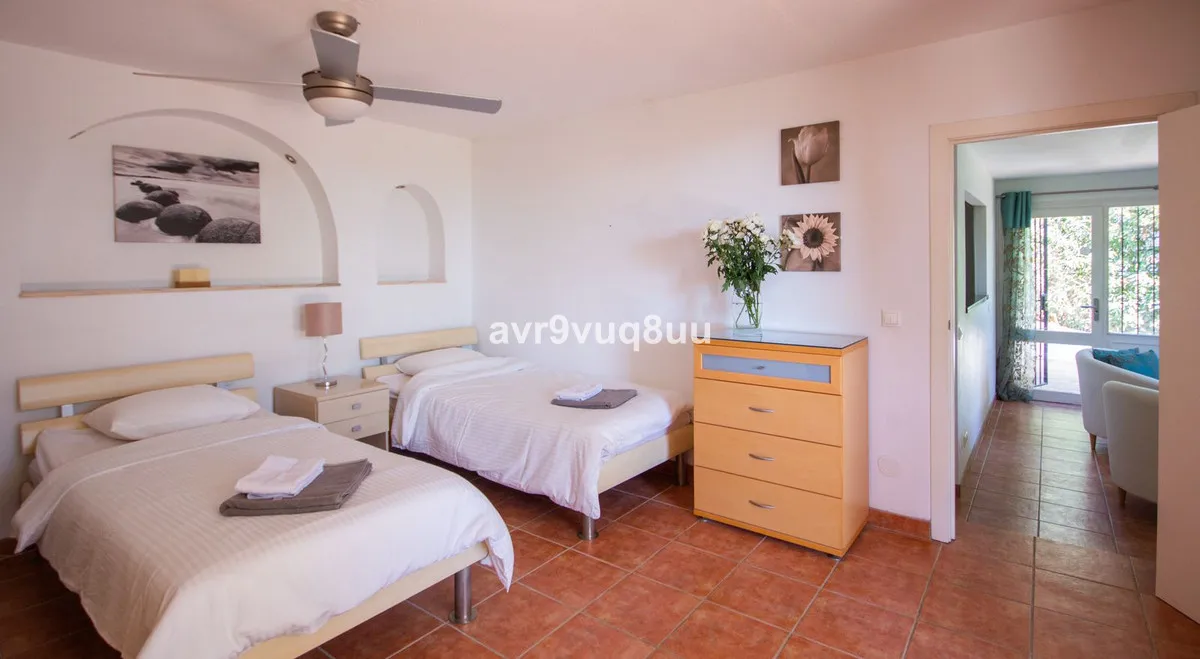 2fefc881-c916-4982-bbb2-d4ac606c7b58