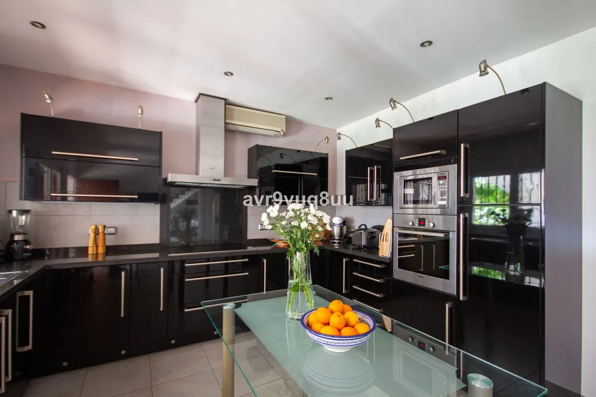 81d3e857-da3e-4a35-a48d-6a5de2c1c3e8