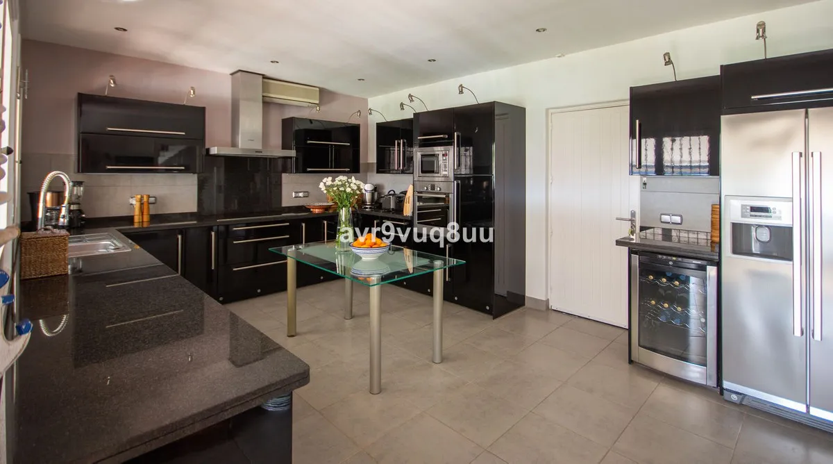 96c67a56-0e04-469a-b725-7821139fd48c