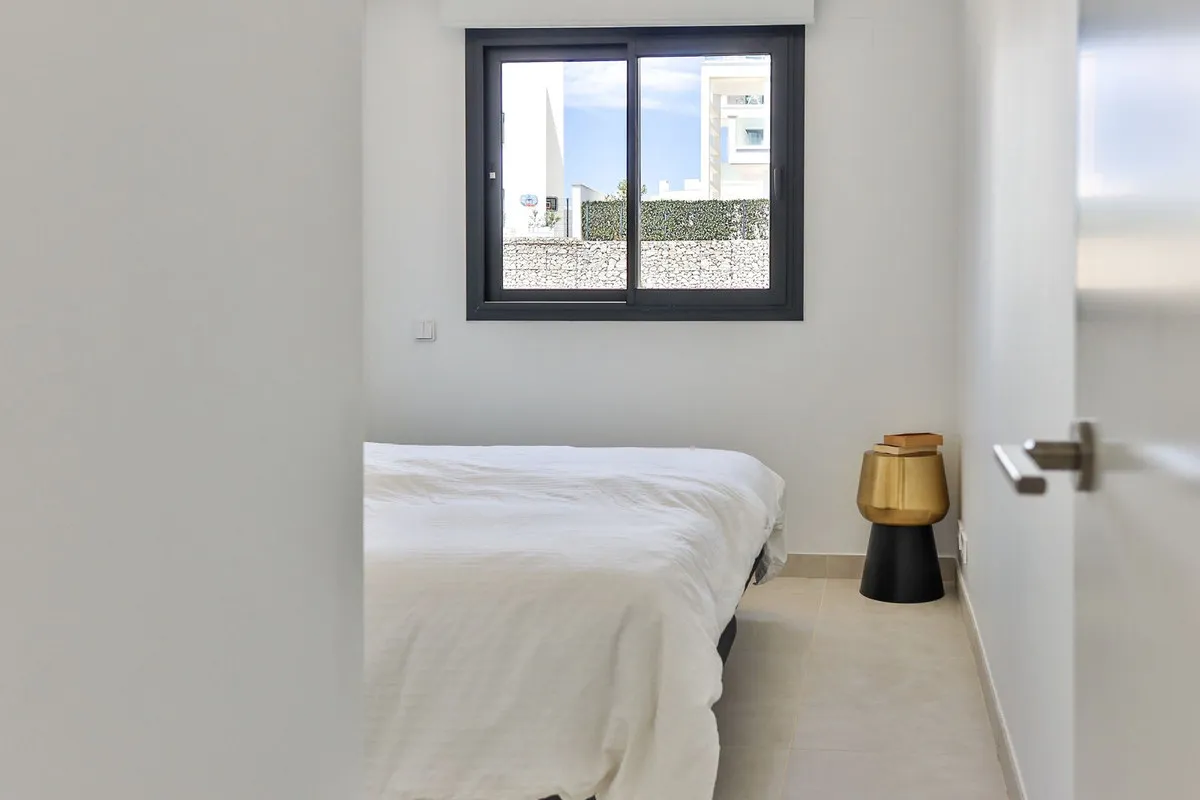 98a816b7-300b-49ce-aac3-95b5b1c2099a