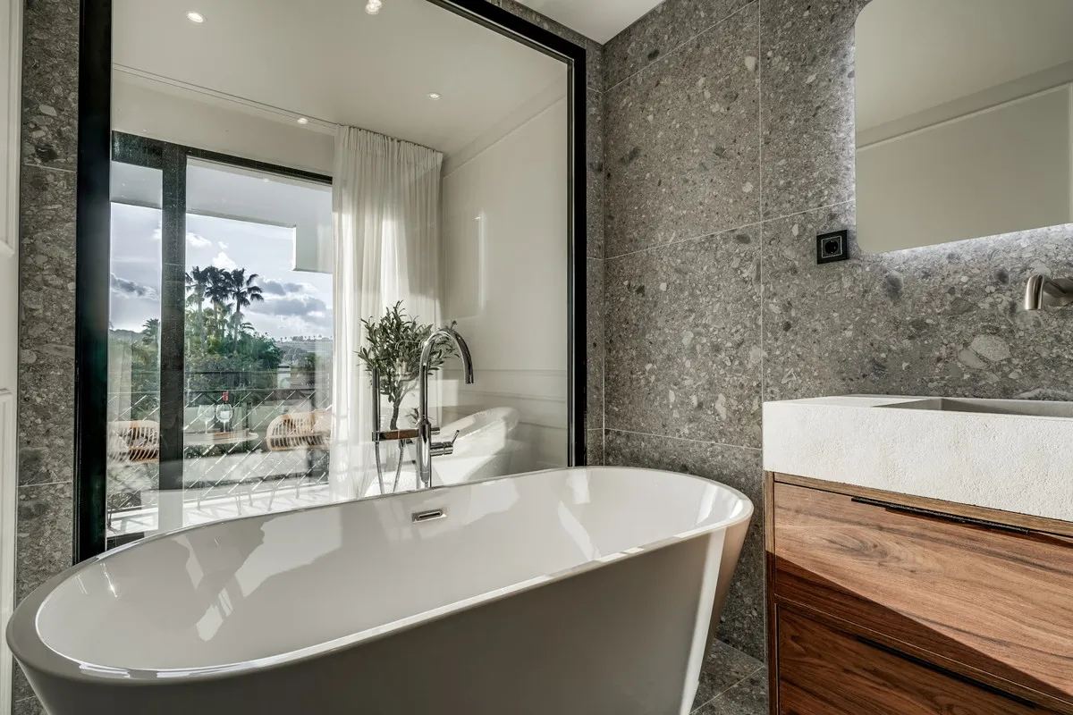 2605106d-8a41-41d3-8383-c9201e9fe8fb