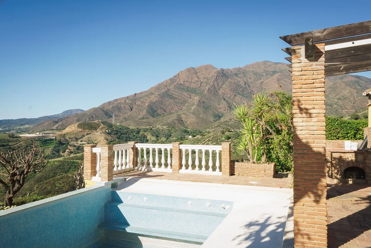 42c5de41-521c-4e43-933f-8395a3dcbb49