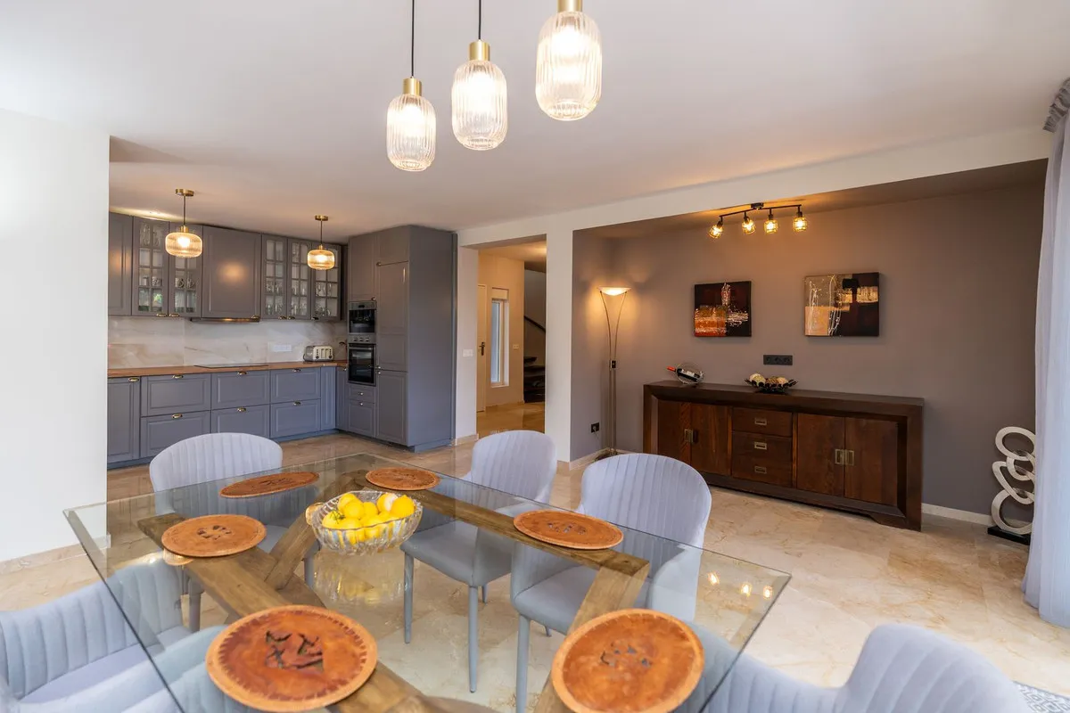 cd49e570-2455-4f34-bd42-45565bd6a77b