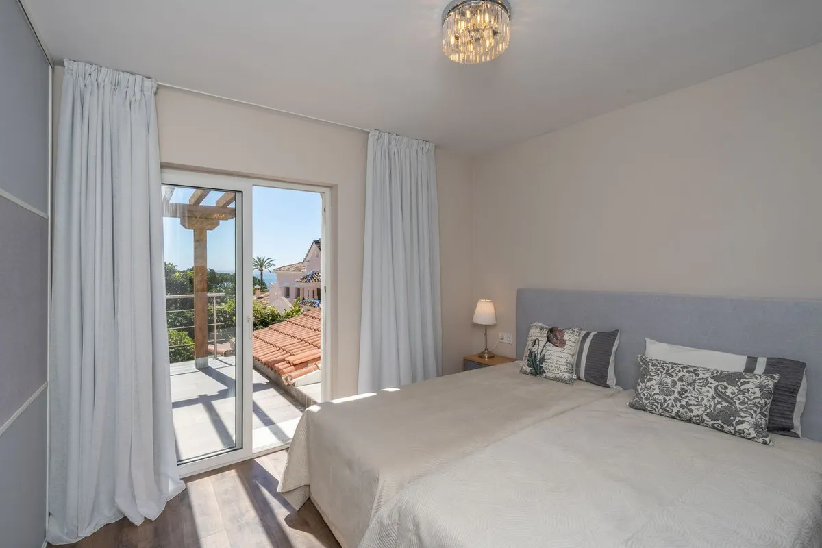 f0fbf1fb-2c71-4a0d-a5b7-89c5f5dc0a53