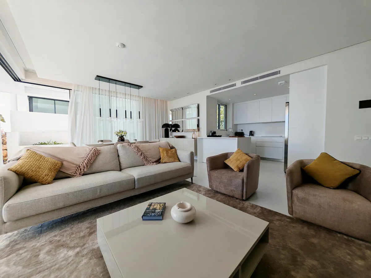 6a7140fd-e518-47f5-96f1-1150d7092bba