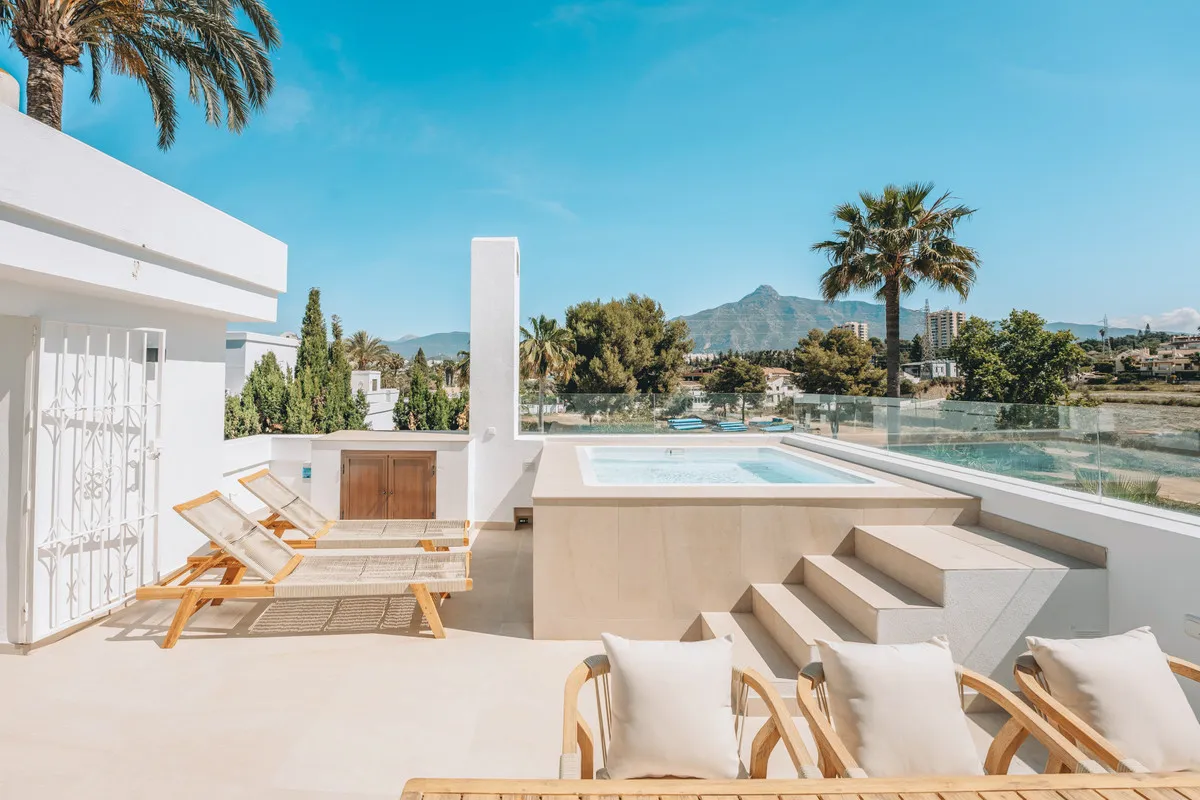 365d255f-7bc0-468e-afa8-5b718b5b6e3e