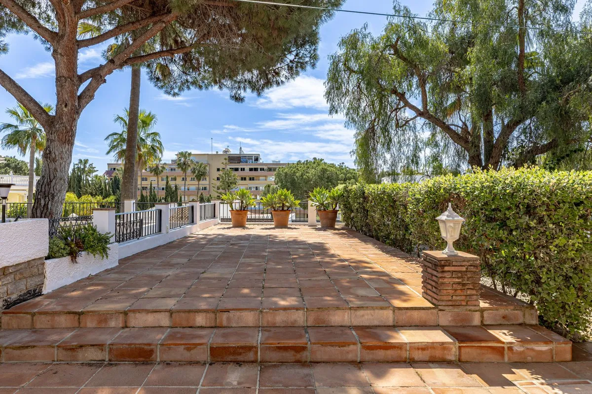 8d807944-1e1a-4e3b-9871-9a246b5496de