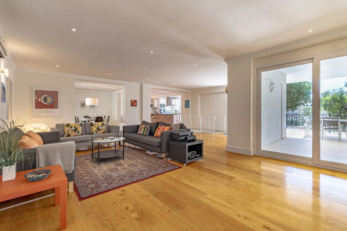 a906b7da-e1ae-424b-aba6-080993530d40