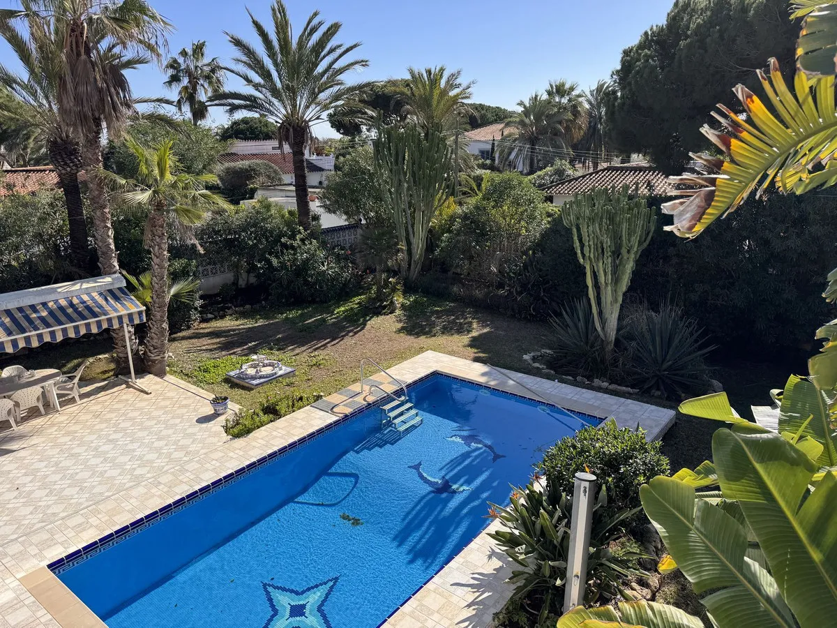 50c13ef2-5bd1-40fb-a358-ca214b797872