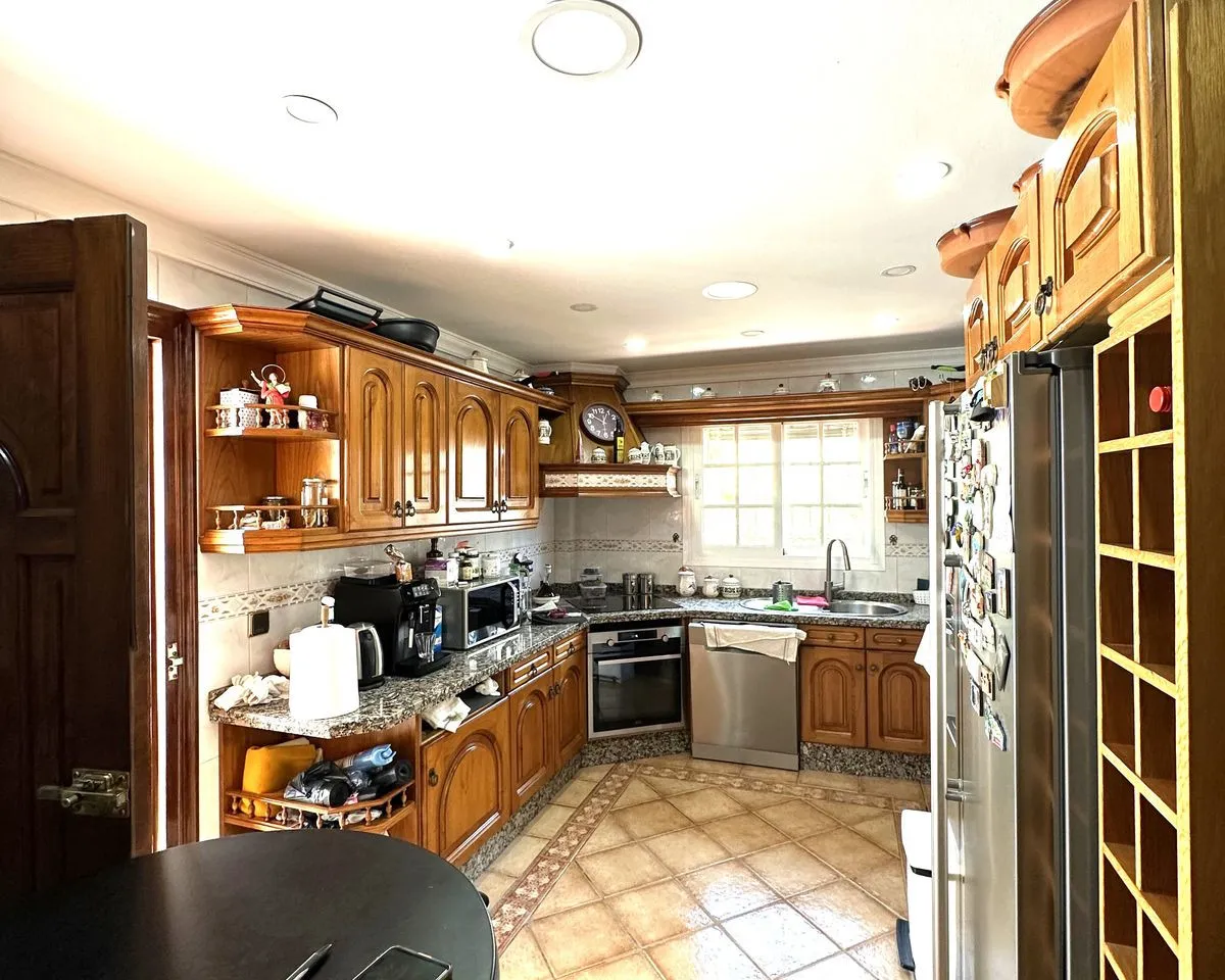 565b923b-c579-424b-976a-fbf8256ed747