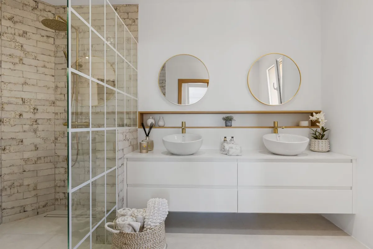 e99215dd-e978-4906-8117-fed1a1cda6c9