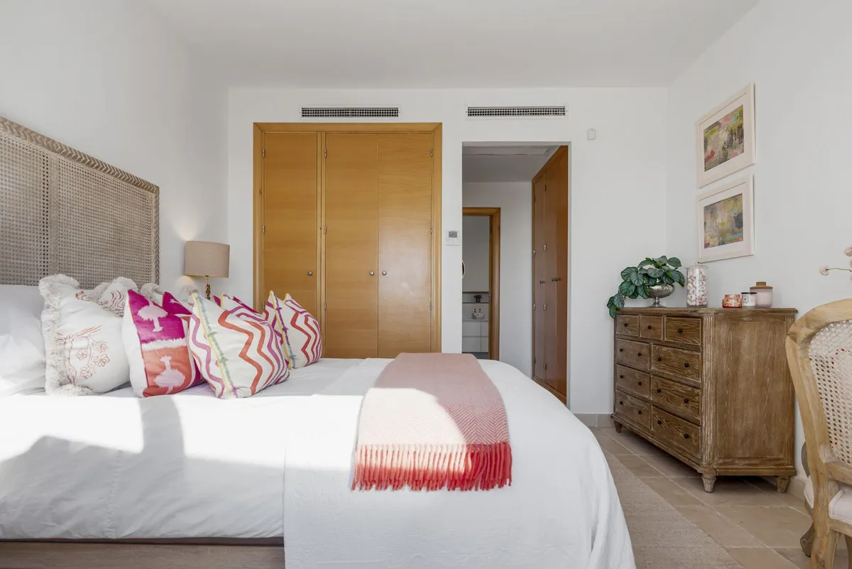 f2b0e199-1570-4988-a61f-356b6a0a4617