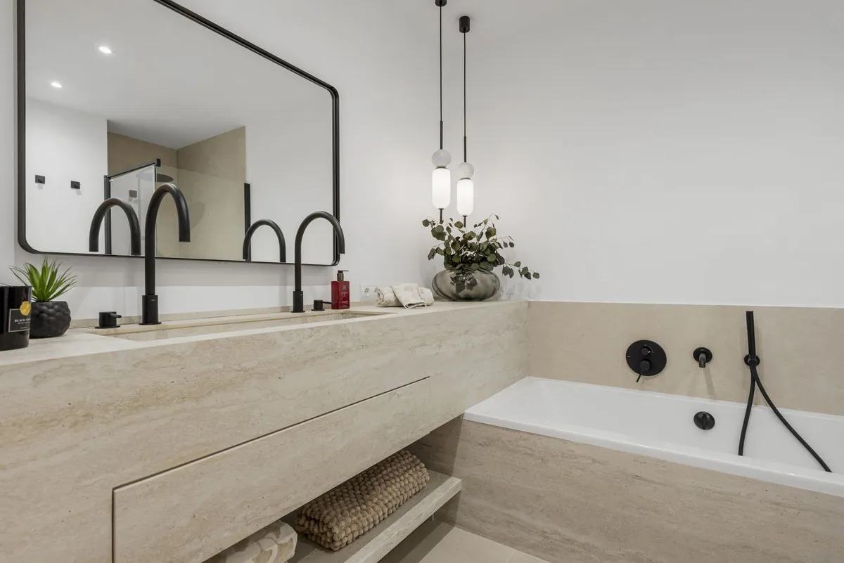 f8f1acb2-32ee-4441-98e6-6a913737ba47