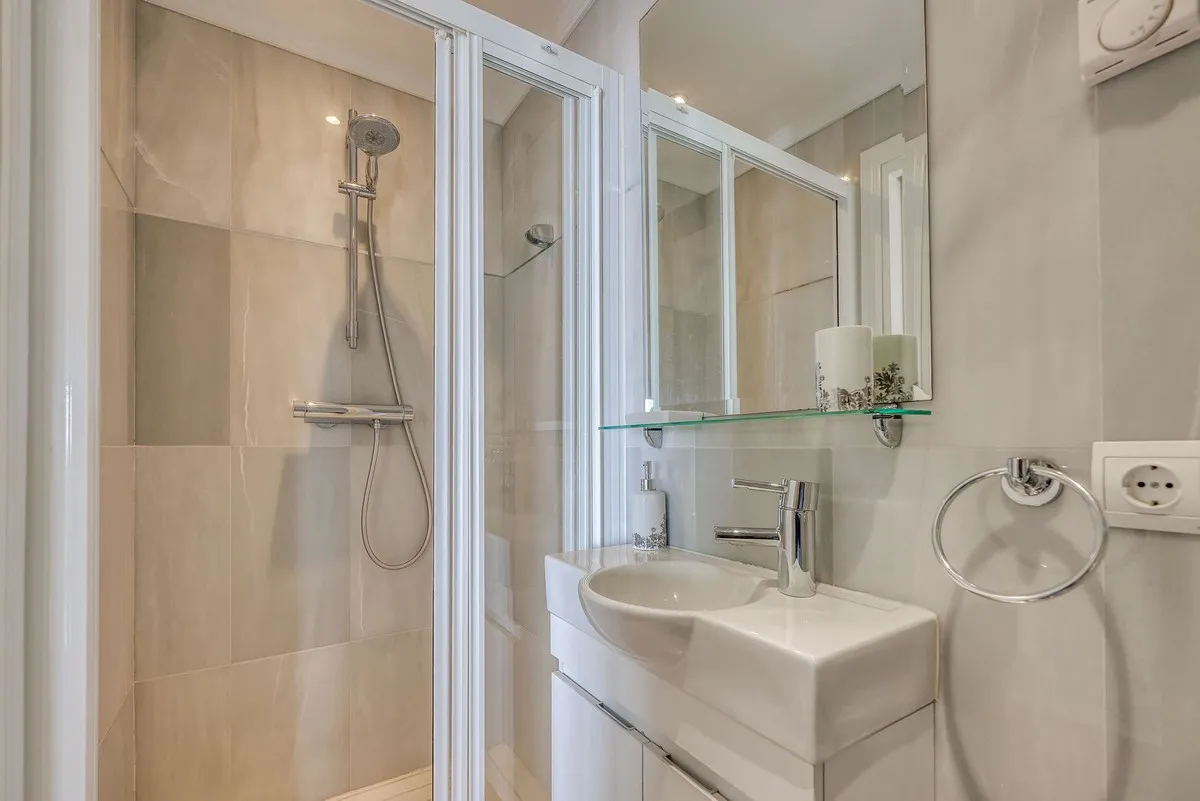 b3864507-21a4-40d0-81e2-9c8c2053e309