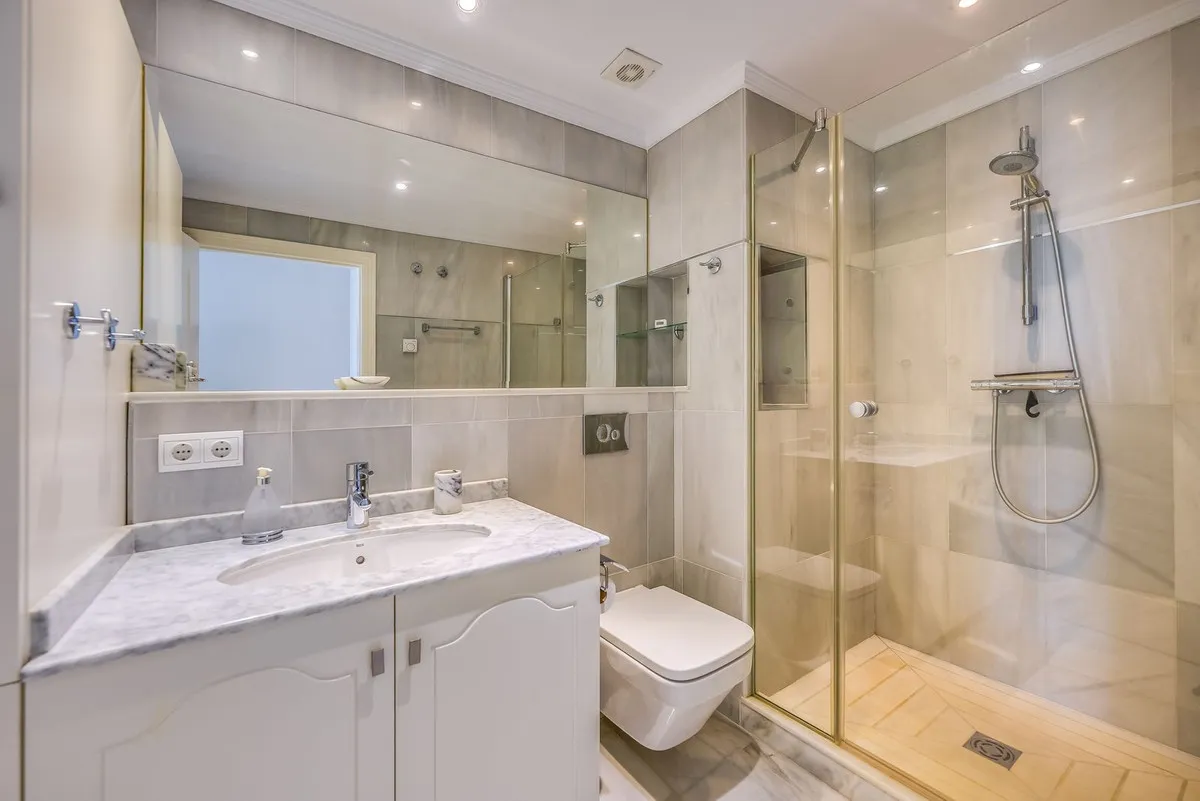 f083fd60-00f0-4d09-a2e8-5d27e77355f7