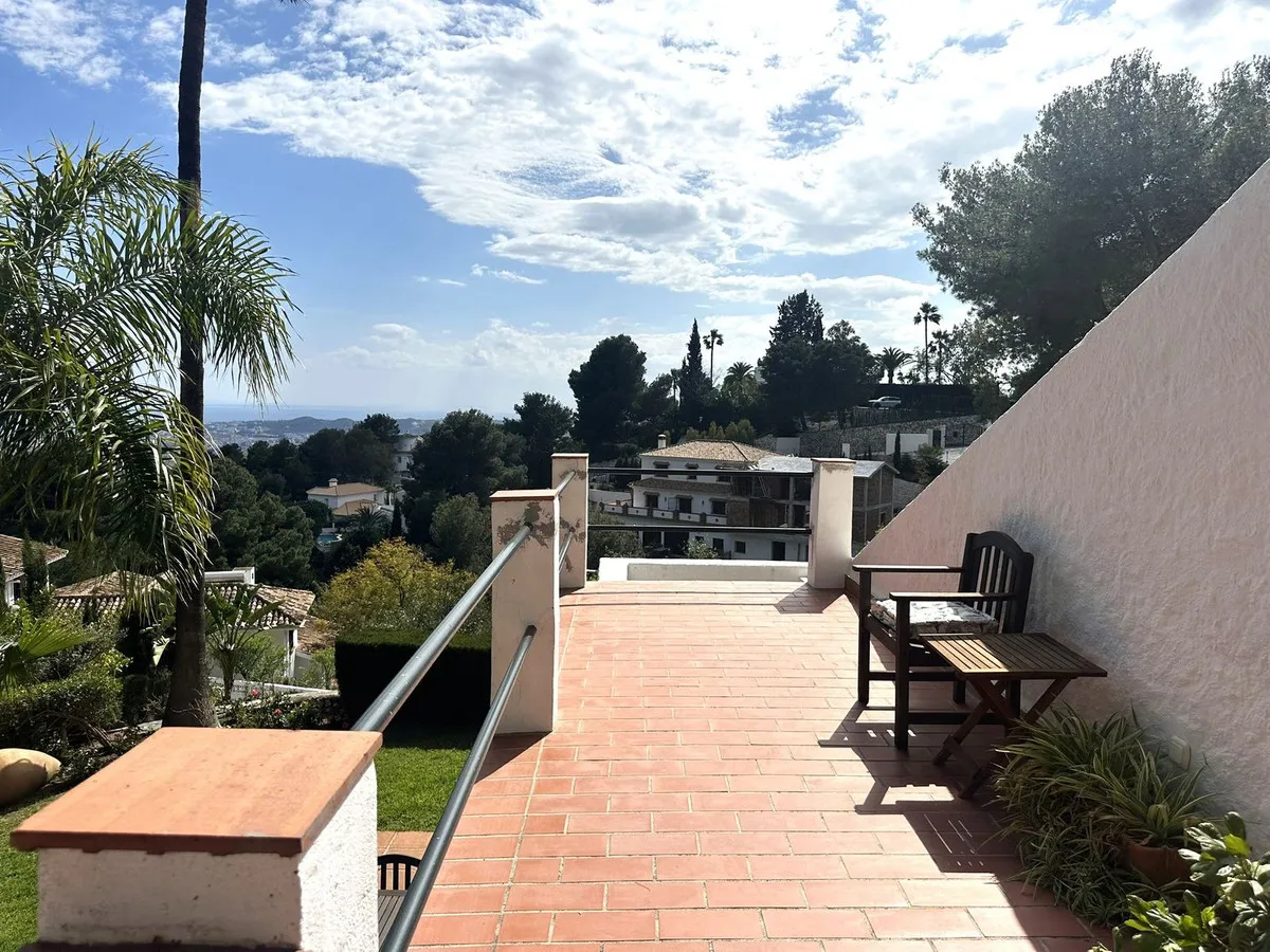 895901c8-86c7-4def-a2f0-5717a4873eee