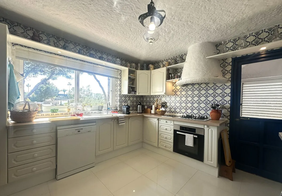 a2056cf5-6289-4e57-b3f2-5e28d8b29729