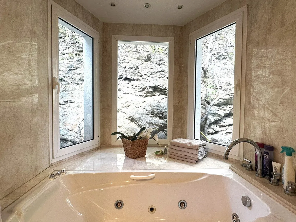 c32913f1-8dce-4442-bea1-66e5076780ff