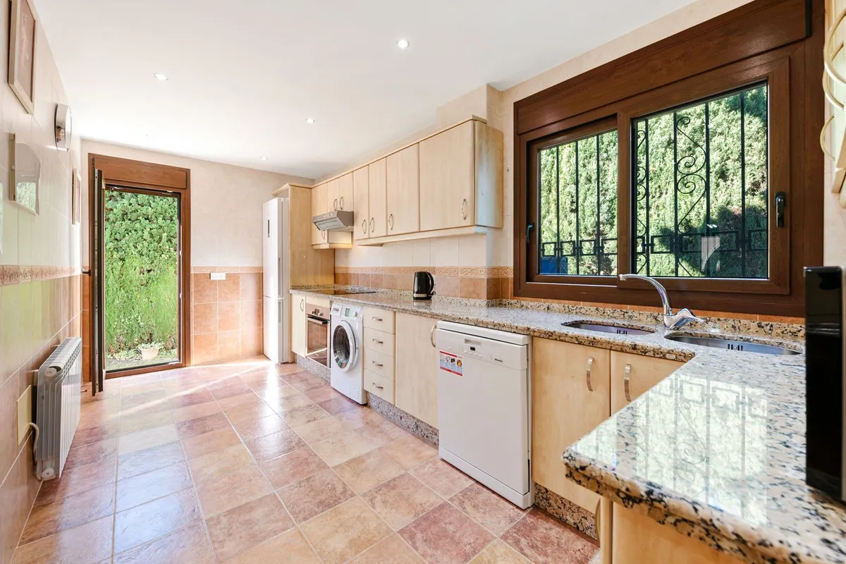 d5106f7f-a327-4c6b-8771-0c3df1239981