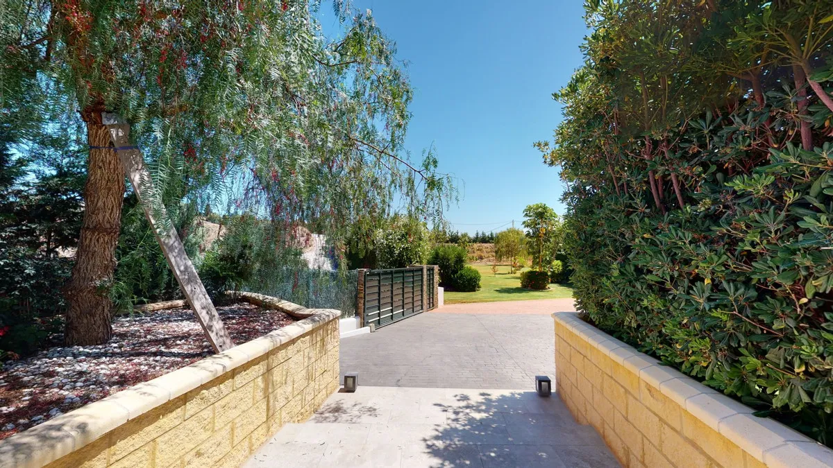 d603f50c-a839-428e-a34c-f6d6902439ef