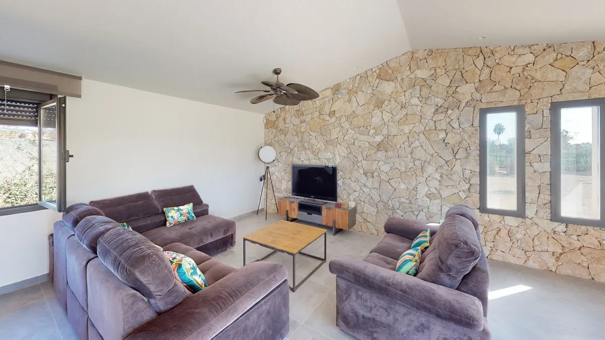 a0eb1fdc-5715-4f05-b2e7-0cb92c2f5d7d