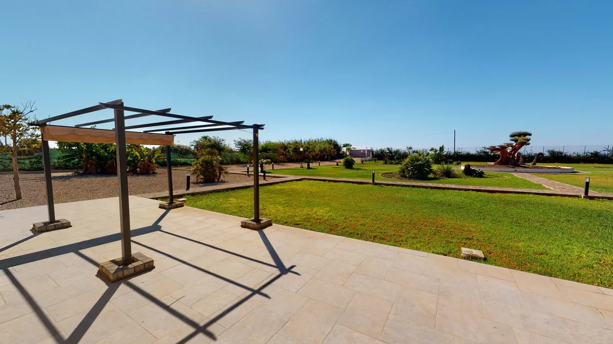 e414b110-f653-4a68-b1fe-26bc249a11d2