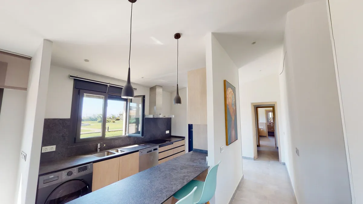 e4605d76-26d7-4f03-9e4a-df77afce4aaf