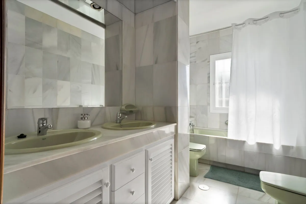 c6975ec6-0fc7-4f6f-8093-5666a57e5fb5