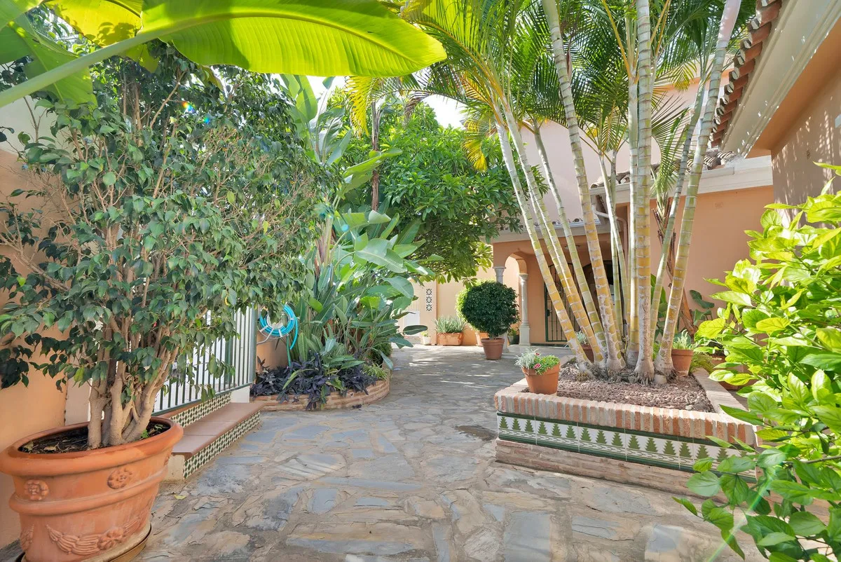 df5f5e7b-9a18-4f2c-90f2-ccb2563b7285