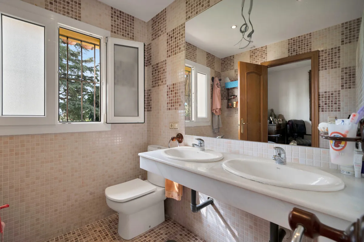 05cb7590-0b25-4a16-b82c-0d563cbe178e