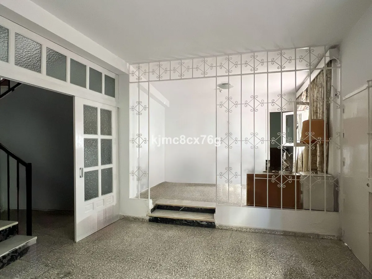 6d8eac72-04e6-4e4a-a40d-80544445204b