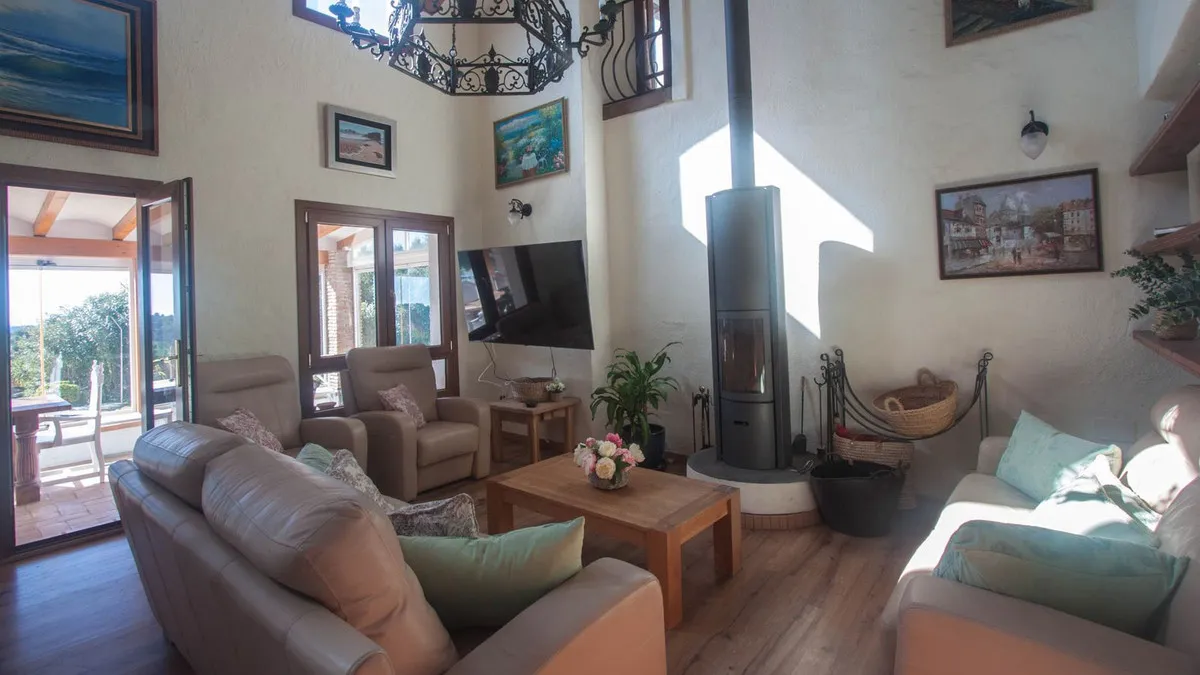 aee9a2c1-1bb9-428c-b337-424025147852