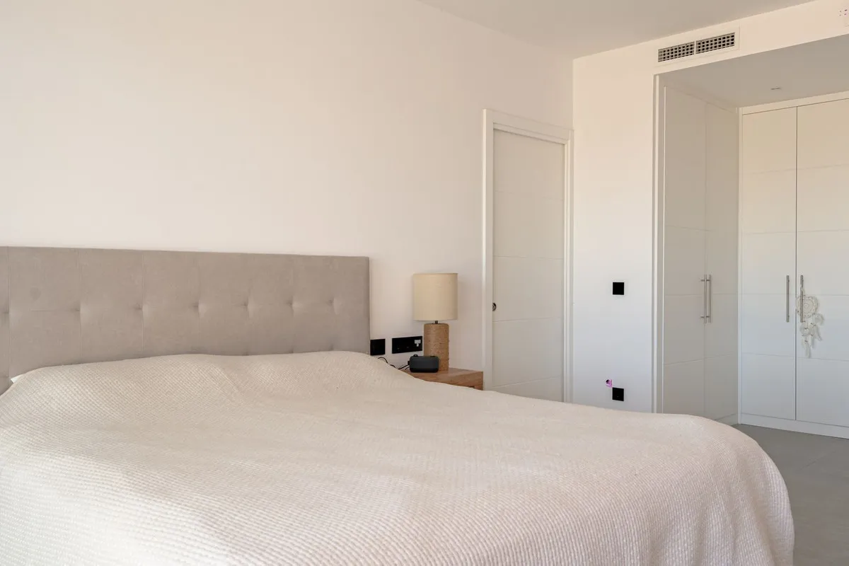 d6f86160-4f4c-44e4-8819-7c27fc24f25b