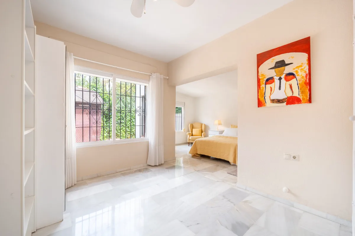 2a121bdb-b08a-476e-8580-45cb3f36ec5a