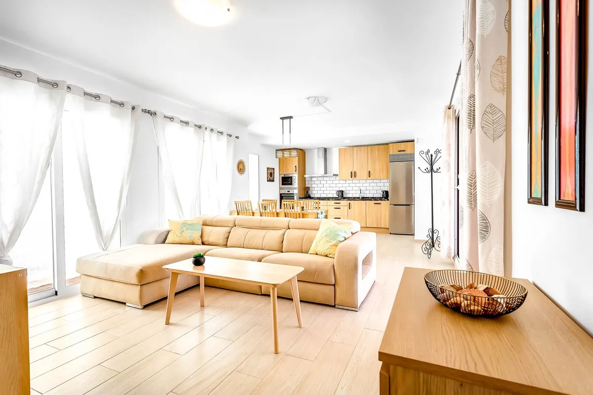 82e83aa0-a6b1-4857-a089-6926a38f5928