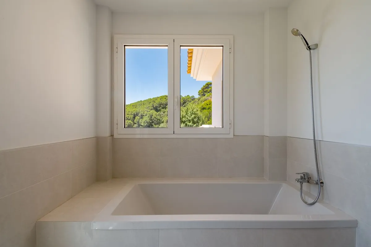 124704ee-5e8a-4072-aec2-32166cafcba8