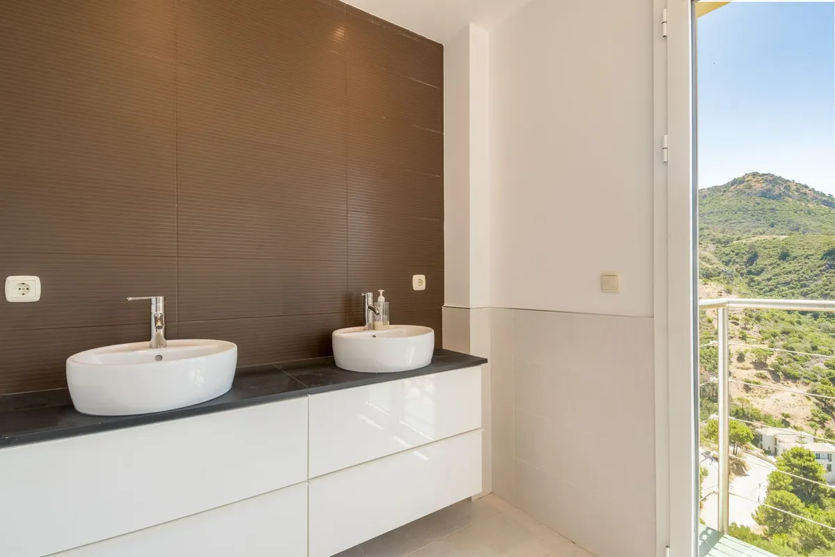 2d134633-7fd8-421d-abe5-7cc068100d2d