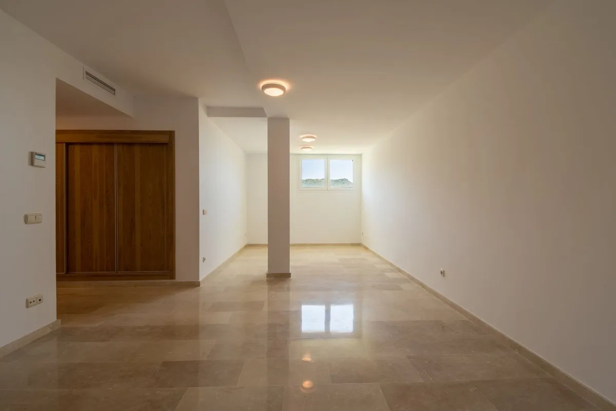 854a6883-e1b1-4cba-8fd6-8d9a1de21ea1