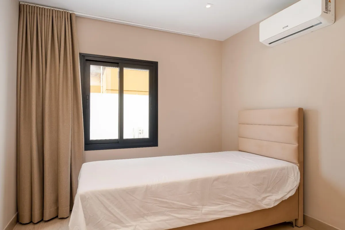 49f3dbe9-5046-41e3-beab-a792ba611e5d