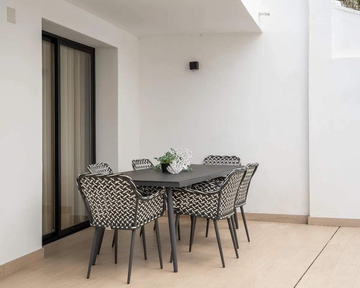 8eed661d-23a9-401f-b415-3e5413938038