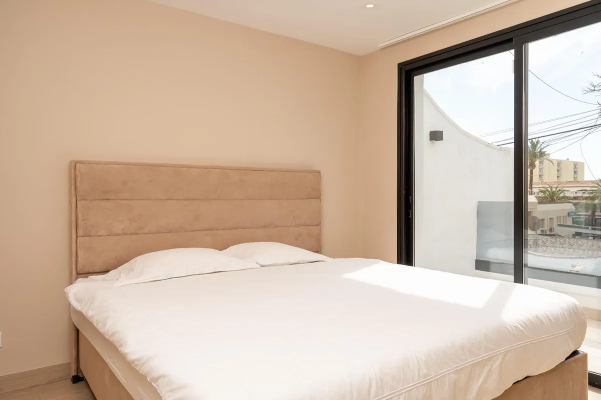 ee97d105-1fa9-4f08-aba0-a7e96608863d