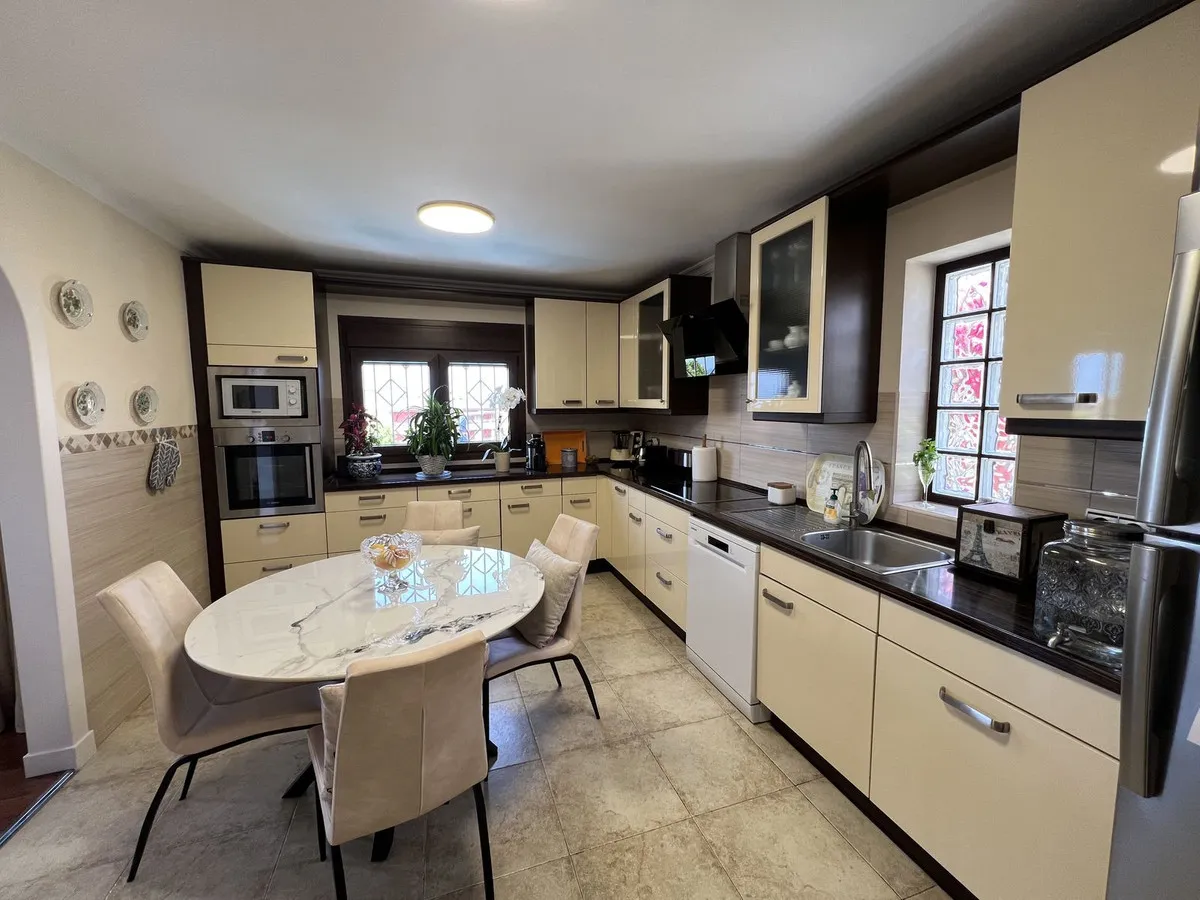 ab7a418b-8c79-47bd-867f-628c9f3e4583