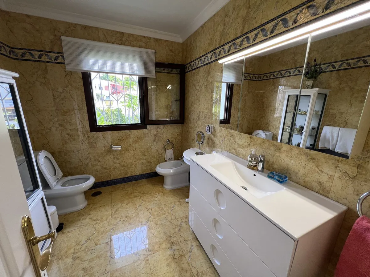 b51ae1bd-0994-4da8-b9b3-a93a72cb7b64