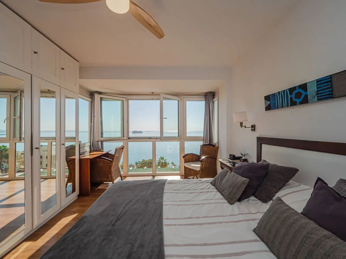 ae7ae7ba-98a3-4d22-b875-d645582a148e