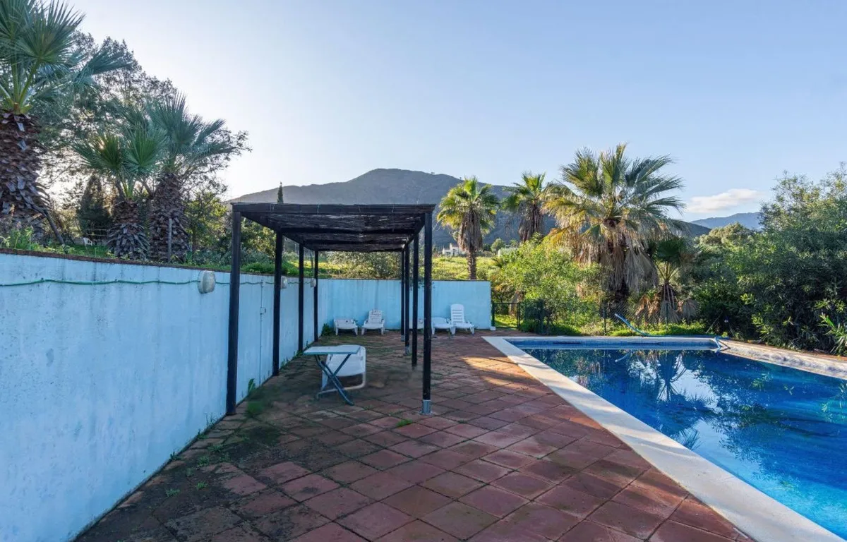 821f21c4-c4fd-435a-a8e7-ae1e8fa4832d