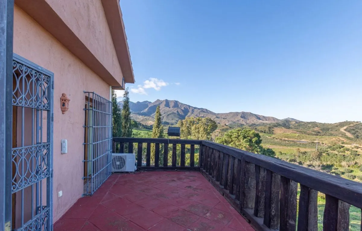 8bbee8f4-656c-40f4-9645-22b3d2d92999