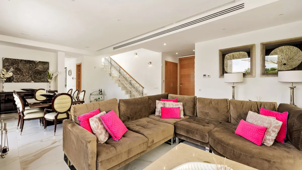 05727300-d9c8-410d-afab-4710fd0d536d