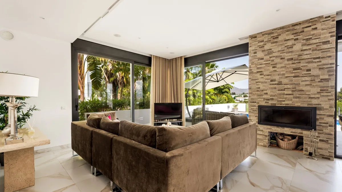 879ee0b9-ed74-4df4-8913-d64c837b29bc